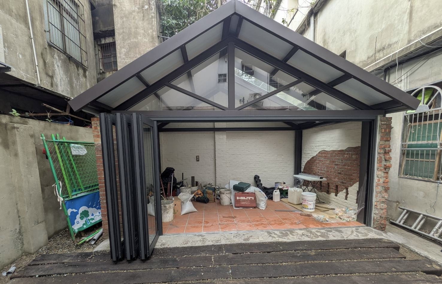 新竹披薩店6片折疊門